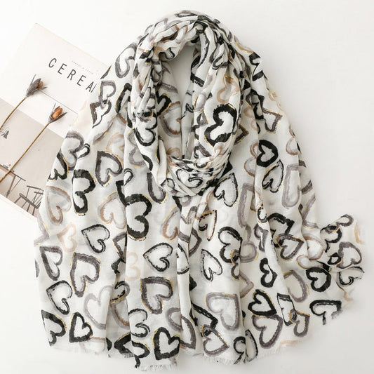 Bufanda informal con estampado de corazones